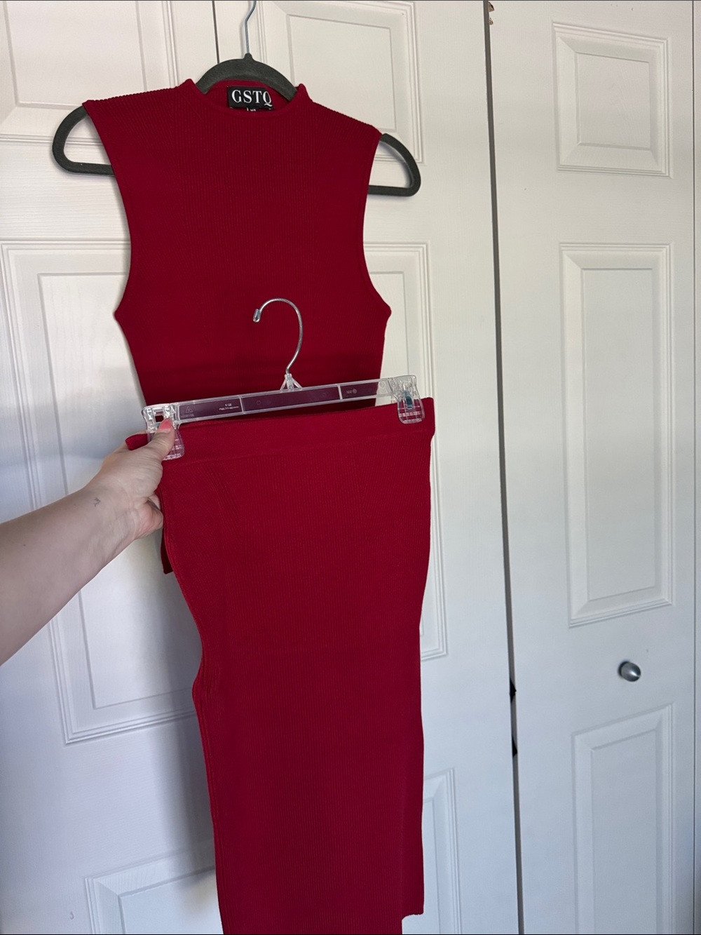 GSTQ Red Ribbed Sleeveless Midi Dress Set